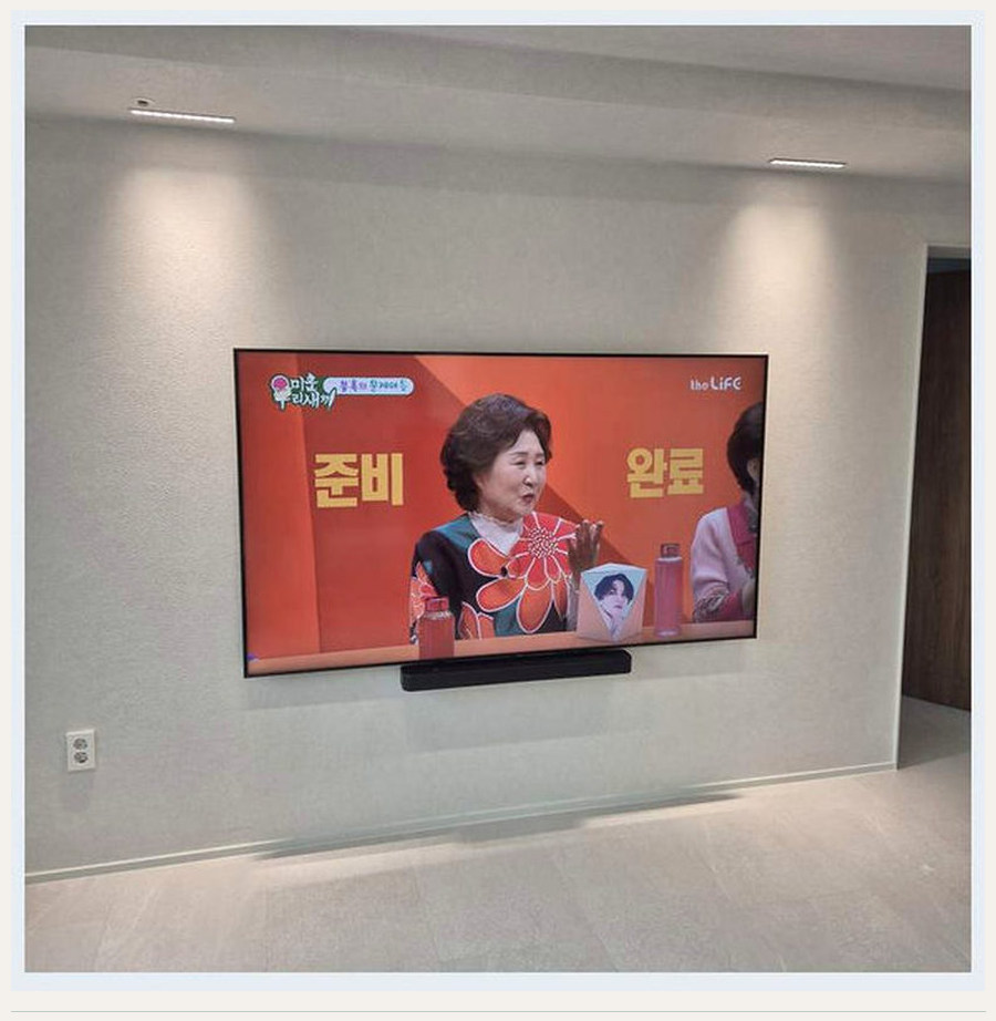 인천 벽걸이TV 시공 참고 이미지 2 85인치 가벽 보강과 설치 높이 벽걸이 거치대 선정리 사진
