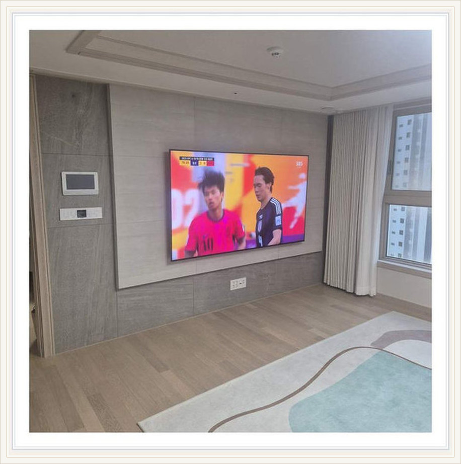 성북구 벽걸이TV 시공 참고 이미지 1 65인치 교체할 브라켓의 하중 표기 벽걸이 거치대 선정리 사진