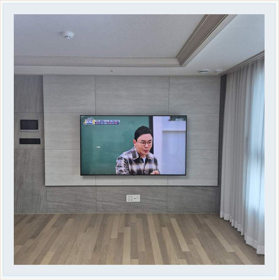 금천구 벽걸이TV 시공 참고 이미지 3 98인치 전용 브라켓 허용 하중 벽걸이 거치대 선정리 사진