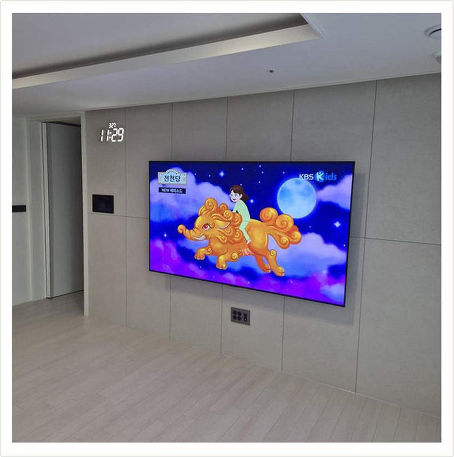 포천 벽걸이TV 시공 참고 이미지 3 85인치 가벽 보강과 설치 높이 벽걸이 거치대 선정리 사진