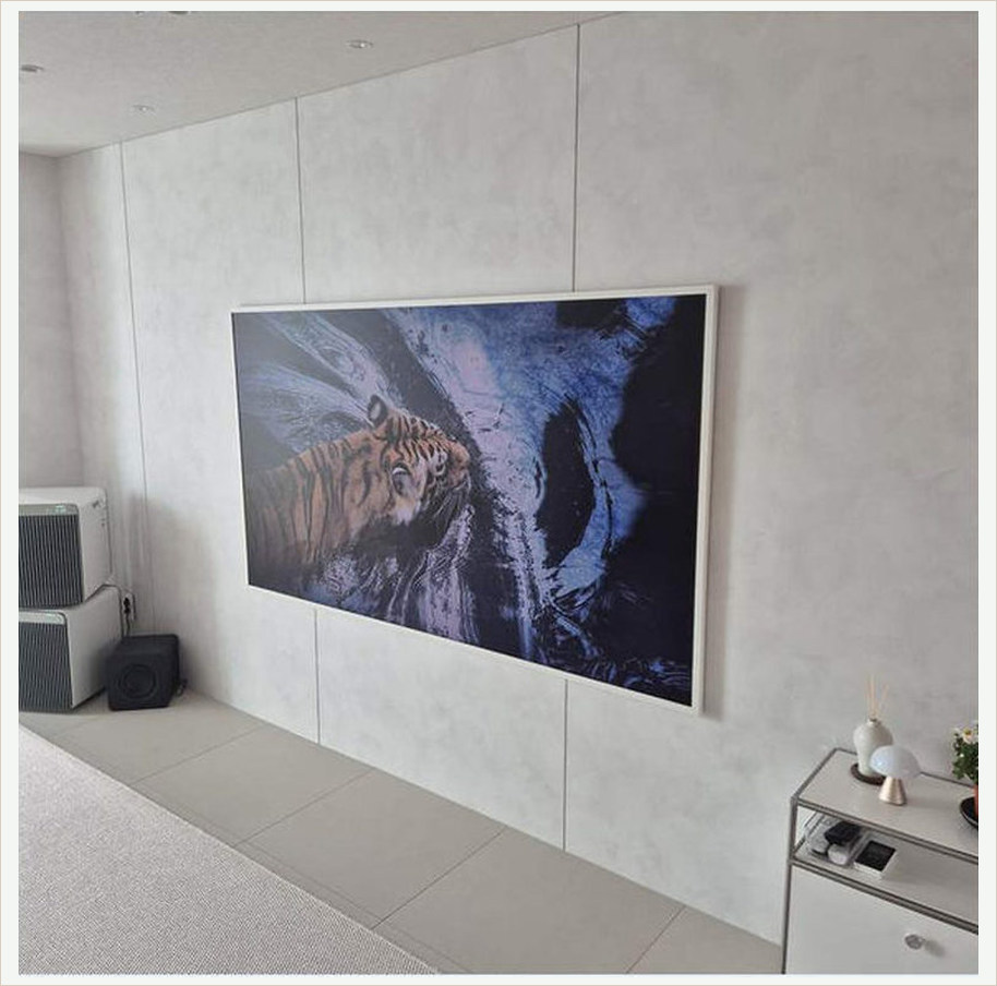 파주 벽걸이TV 시공 참고 이미지 1 85인치 전원·HDMI 배치와 사운드바 간격 벽걸이 거치대 선정리 사진