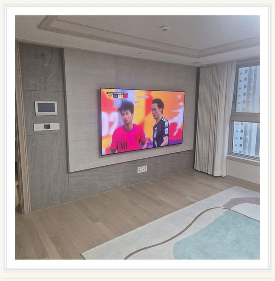 안산 벽걸이TV 시공 참고 이미지 2 75인치 후면 체결 규격과 나사 길이 벽걸이 거치대 선정리 사진