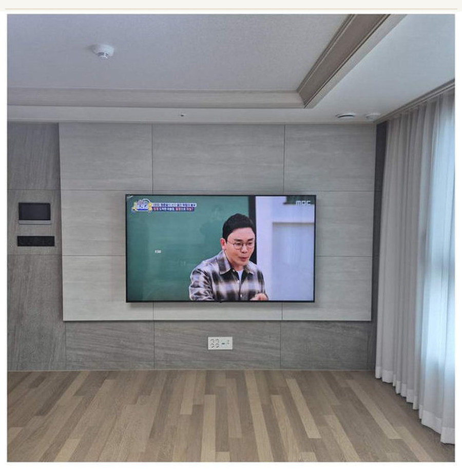 구리 벽걸이TV 시공 참고 이미지 3 77인치 TV 무게와 기존 거치대 재사용 벽걸이 거치대 선정리 사진